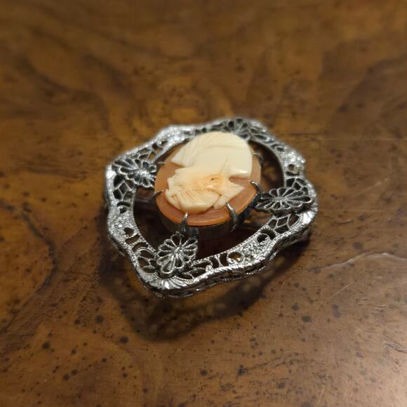 Vintage Cameo Brooch - Picture 5 of 9